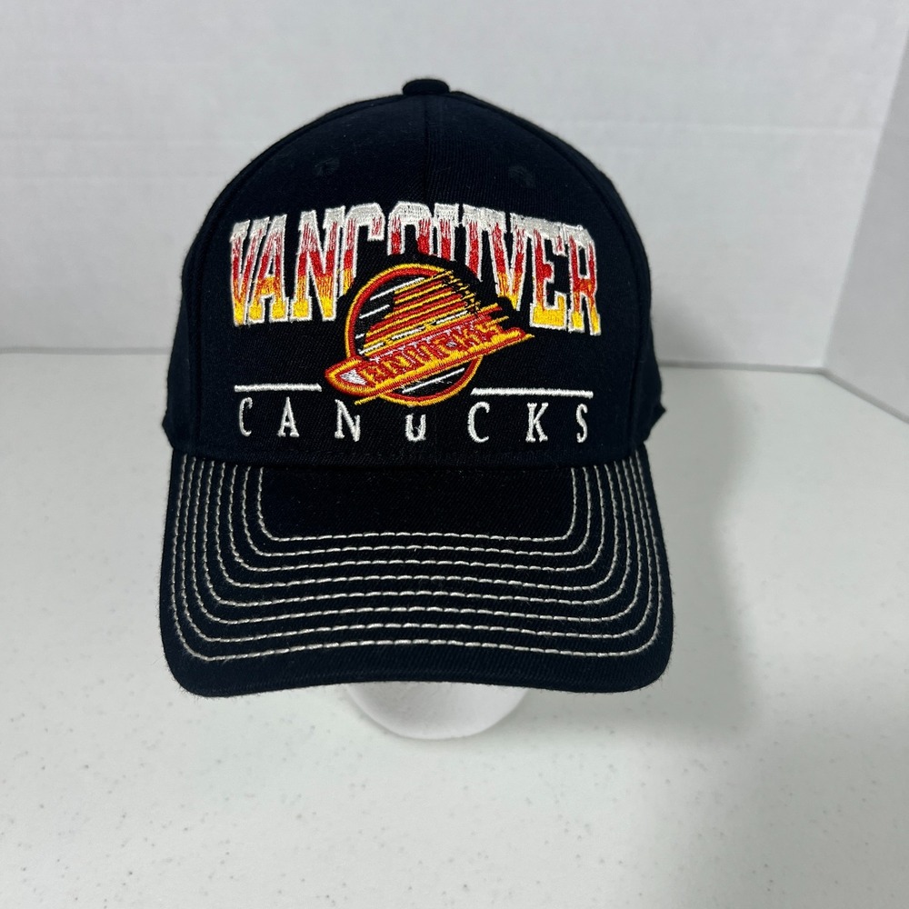 CCM Unisex S/M Black Vancouver Canucks NHL Hockey Team Fitted Hat Cap NWOT‎